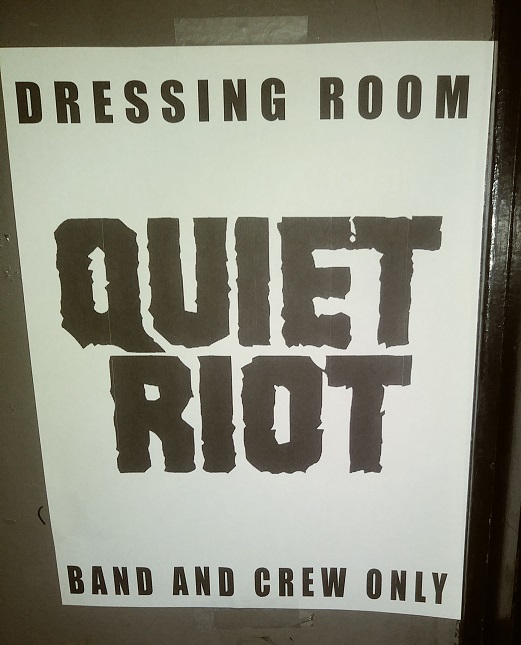 Quiet_Riot_BackStage_Whisky_1